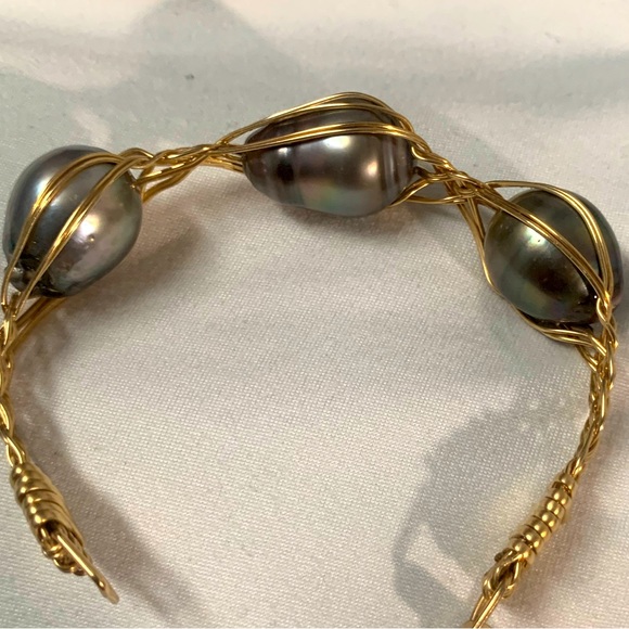 Handwoven 14k gold filled wire with Tahitian pearl cluster - Picture 3 of 13
